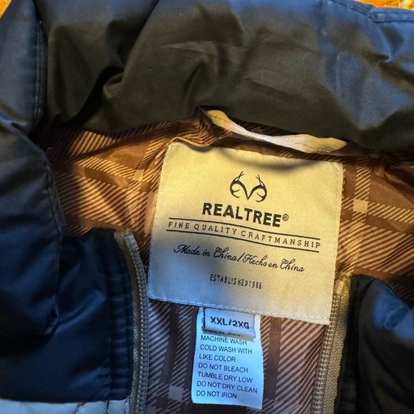 Warm male vest by Realtree - Picture 4 of 4